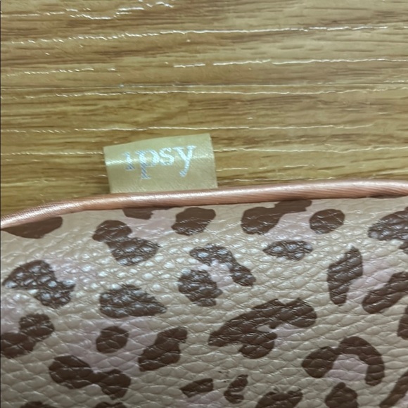 Leopard Print Clutch - Picture 2 of 2